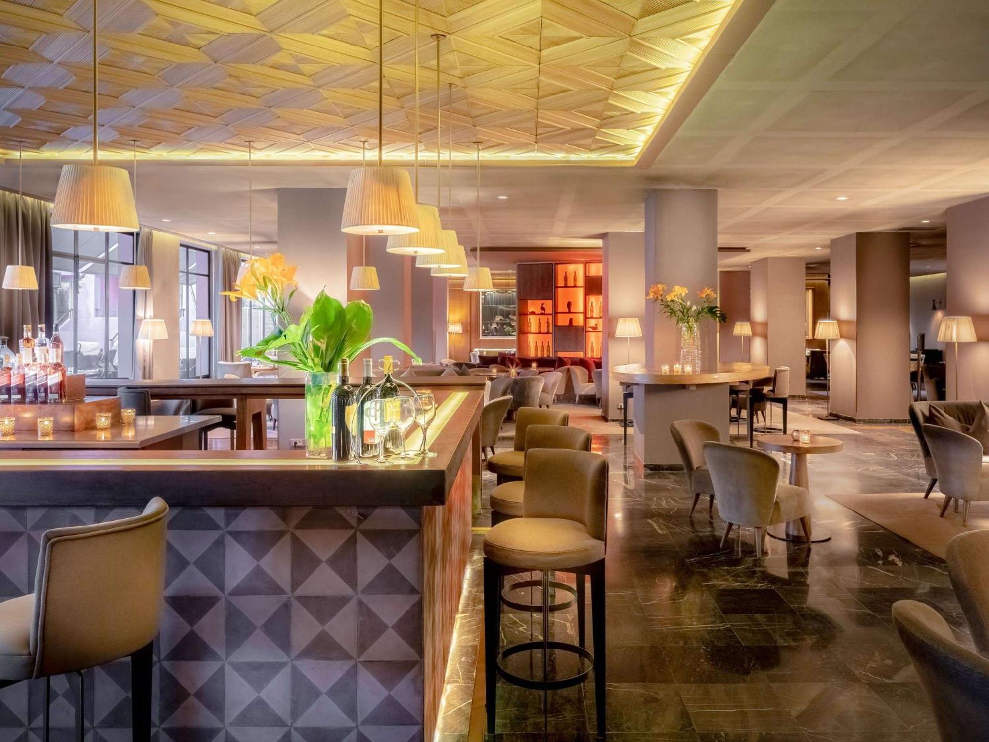 فندق سوفيتيل مراكش لونج آند سبا المظهر الخارجي الصورة The bar at the hotel