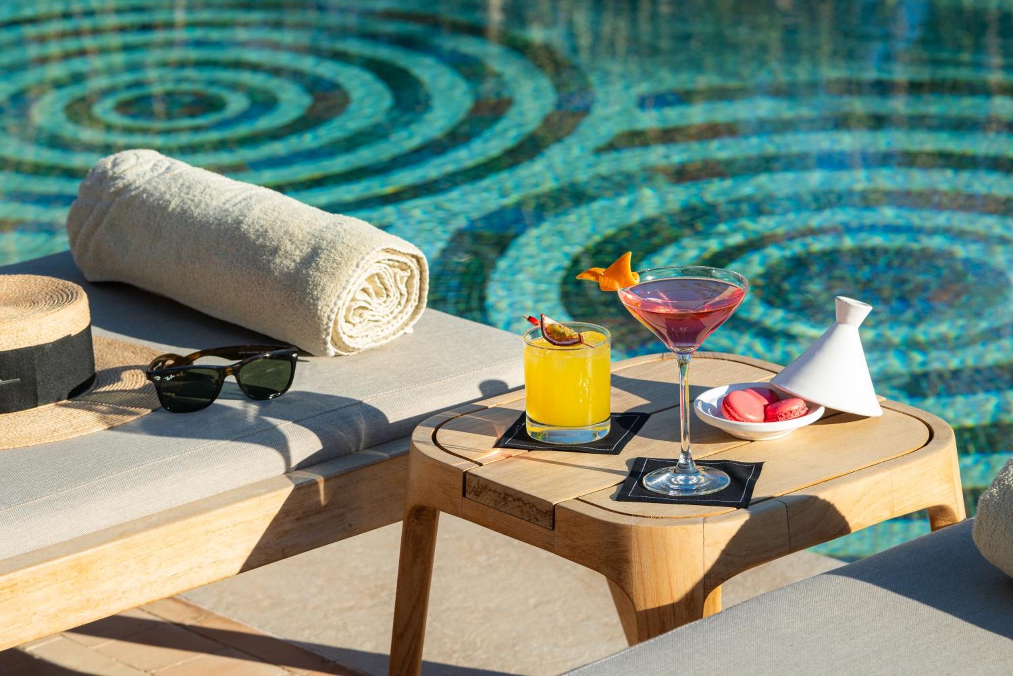 فندق سوفيتيل مراكش لونج آند سبا المظهر الخارجي الصورة Poolside at the hotel